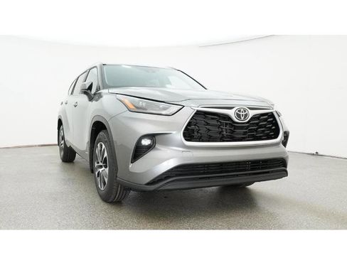 New 2026 Toyota Highlander XLE image 30