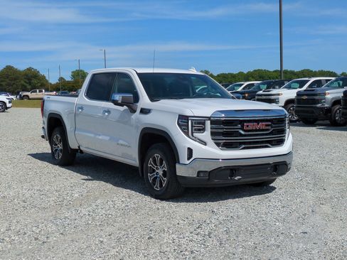 Used 2025 GMC Sierra 1500 SLT AWD/4WD image 2