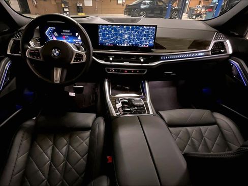 Used 2025 BMW X6 xDrive40i w/ Climate Comfort Package image 15