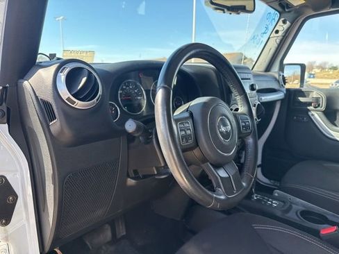 Used 2015 Jeep Wrangler Unlimited Sahara w/ Max Tow Package image 12