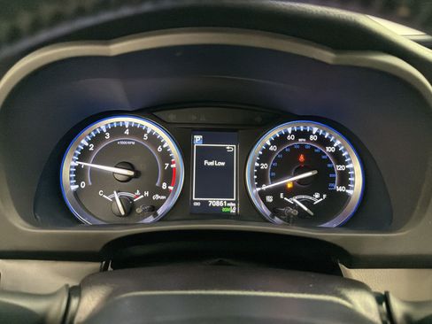 Used 2017 Toyota Highlander XLE FWD image 25