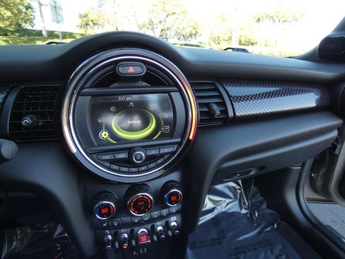 Used 2018 MINI Cooper S w/ Premium Package image 47