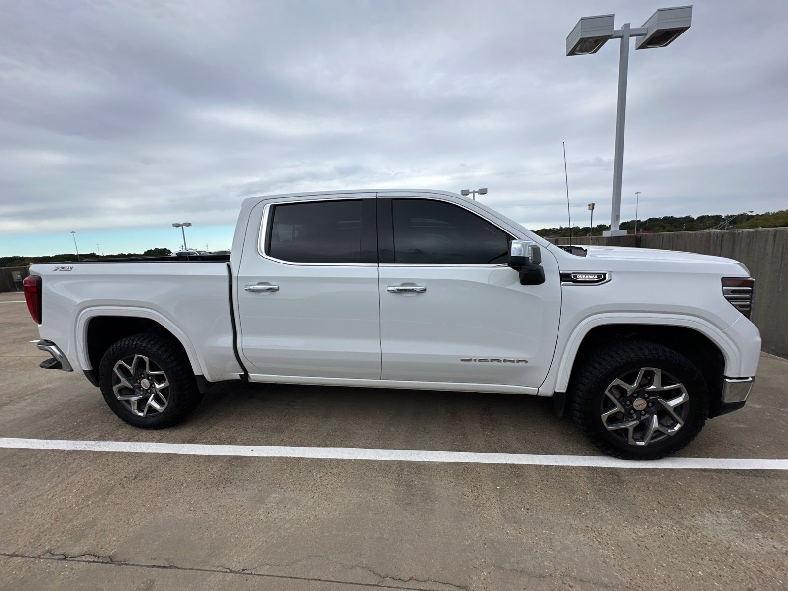 Used 2024 GMC Sierra 1500 SLT AWD/4WD image 2