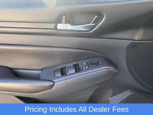 Used 2022 Nissan Altima 2.5 S FWD image 13