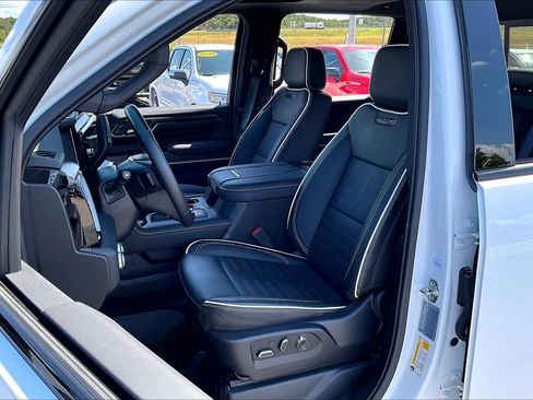 Used 2025 GMC Sierra 2500 AT4X AWD/4WD image 27