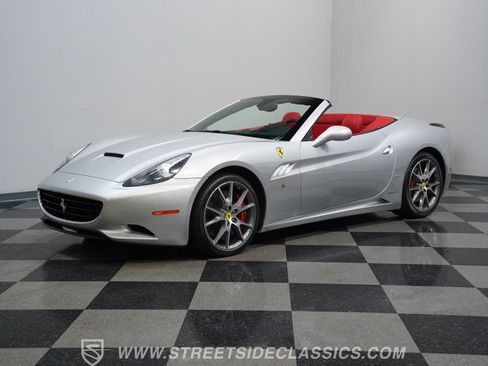 Used 2010 Ferrari California RWD image 6