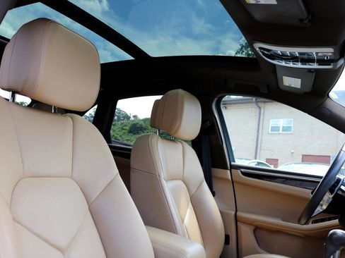 Used 2017 Porsche Macan S image 36