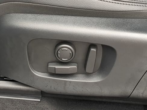 Used 2025 Land Rover Discovery Sport S image 18