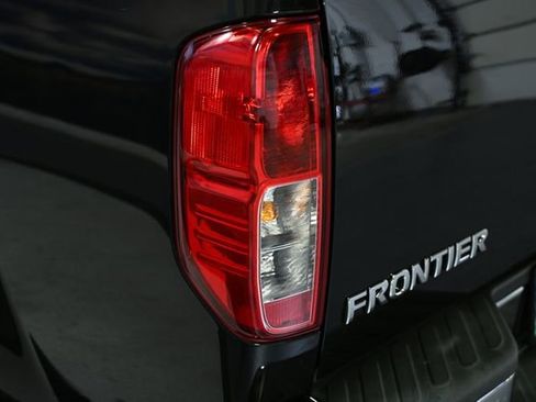 Used 2021 Nissan Frontier SV image 16