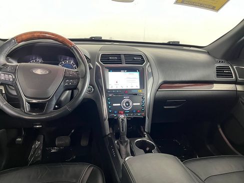 Used 2018 Ford Explorer Platinum AWD/4WD image 17