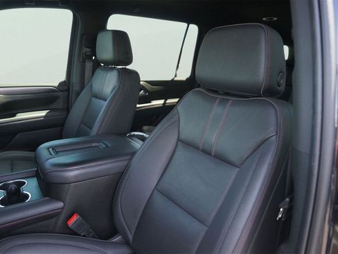 Used 2023 Chevrolet Suburban RST w/ Luxury Package RWD image 10
