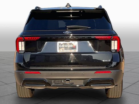 Used 2025 Ford Explorer ST-Line w/ ST-Line Street Pack AWD/4WD image 11