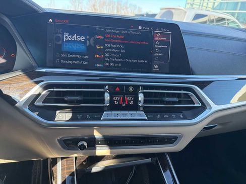 Used 2021 BMW X7 xDrive40i w/ M Sport Package AWD/4WD image 16