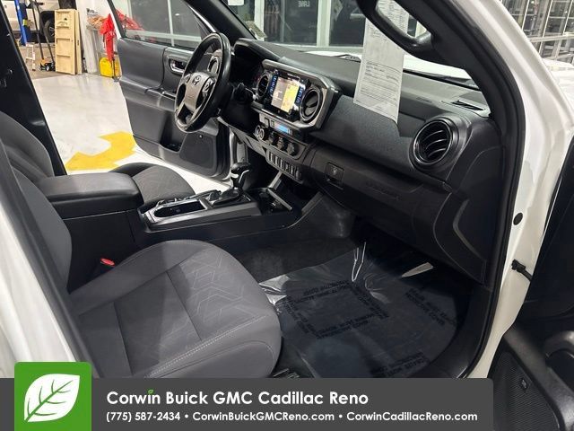 Used 2017 Toyota Tacoma TRD Off-Road AWD/4WD image 34