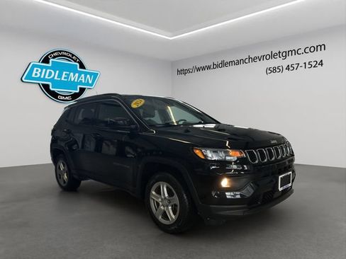 Used 2024 Jeep Compass Latitude AWD/4WD image 1