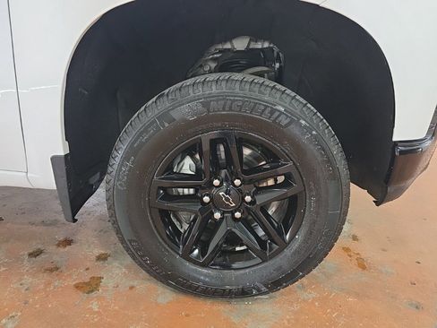 Used 2021 Chevrolet Silverado 1500 LT Trail Boss w/ Convenience Package II image 10