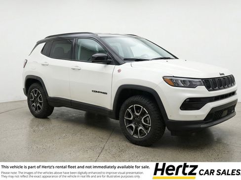 Used 2025 Jeep Compass Trailhawk image 1