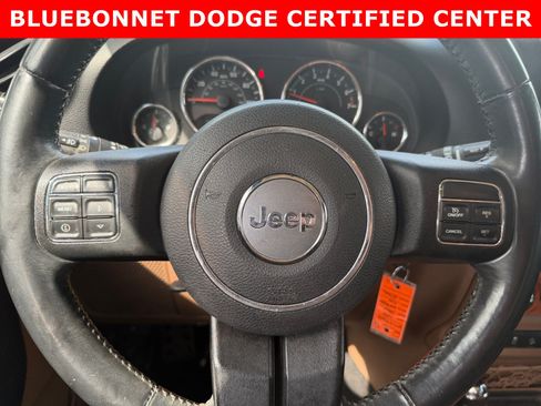 Used 2015 Jeep Wrangler Unlimited Sahara w/ Connectivity Group AWD/4WD image 19