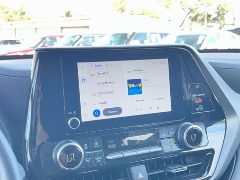 Used 2025 Toyota Highlander LE image 21