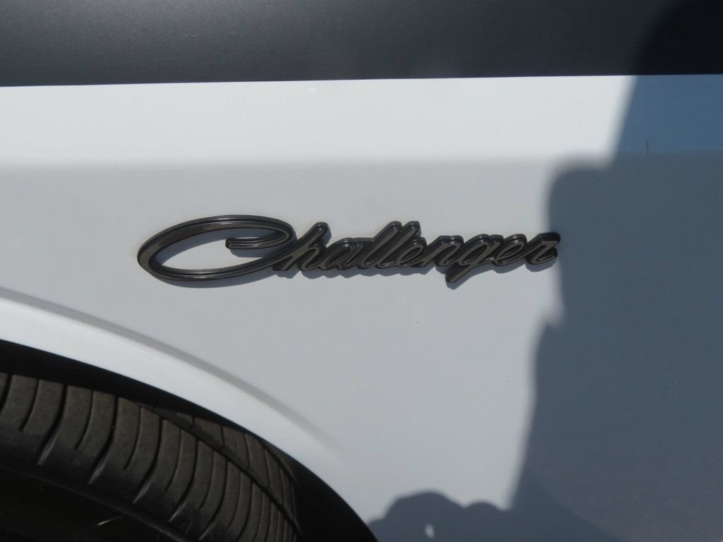 Used 2010 Dodge Challenger R/T RWD image 13