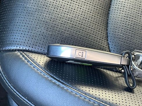 Used 2024 Kia Sorento S image 17