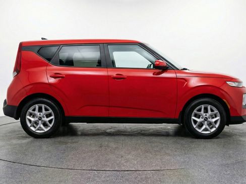 Used 2025 Kia Soul LX w/ LX Technology Package image 11