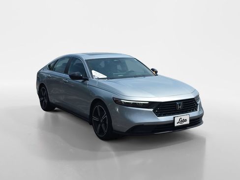 Used 2025 Honda Accord Sport image 2