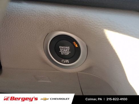 Used 2023 Chrysler Pacifica Touring-L FWD image 26