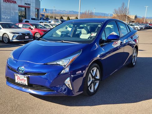 Used 2017 Toyota Prius Three Touring image 4