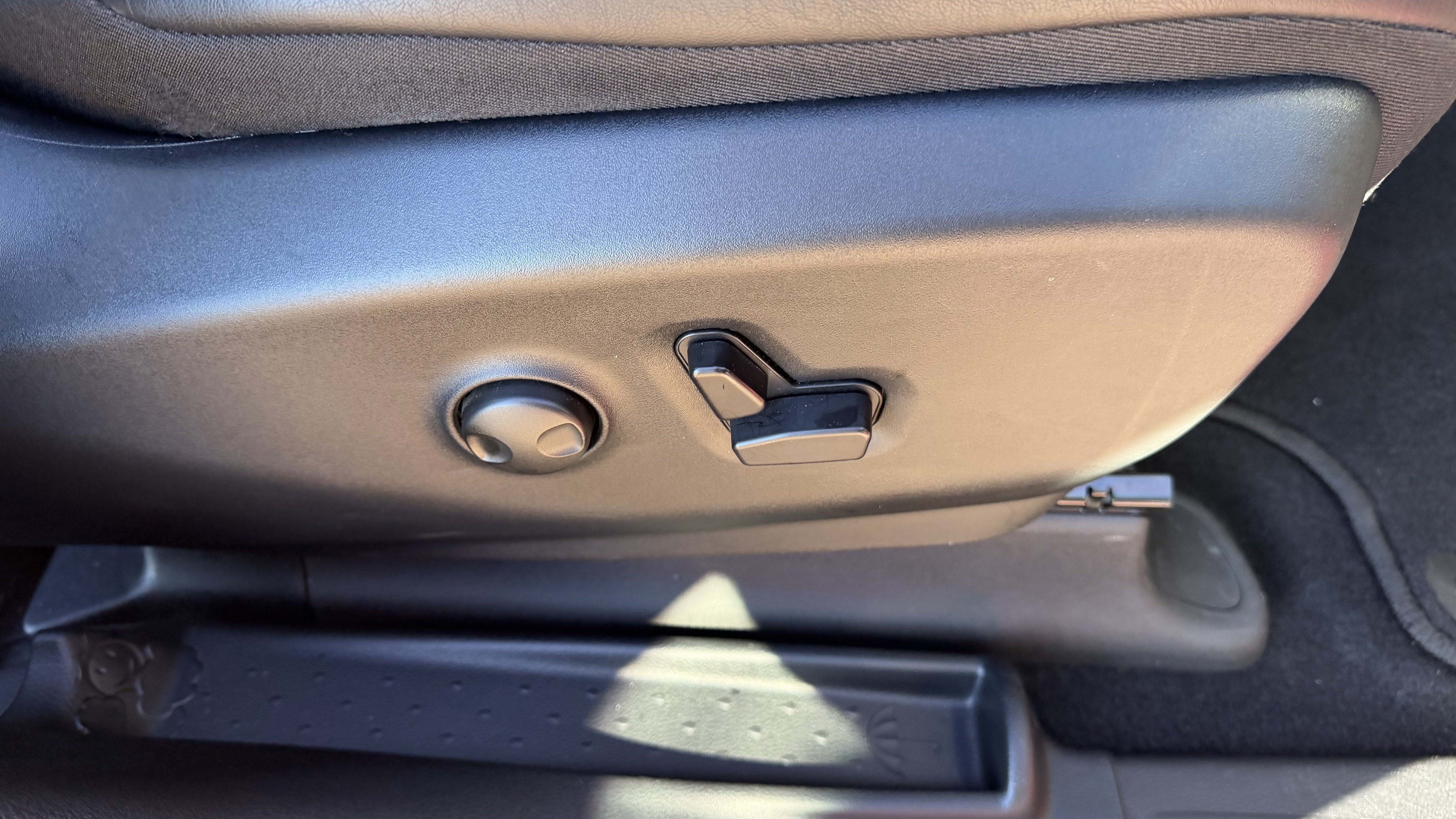 Used 2026 Chrysler Pacifica Limited w/ S Appearance Package FWD image 31