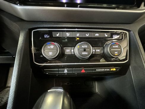 Used 2020 Volkswagen Atlas Cross Sport SEL image 19