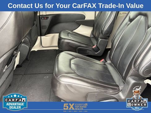 Used 2023 Chrysler Pacifica Touring-L image 30