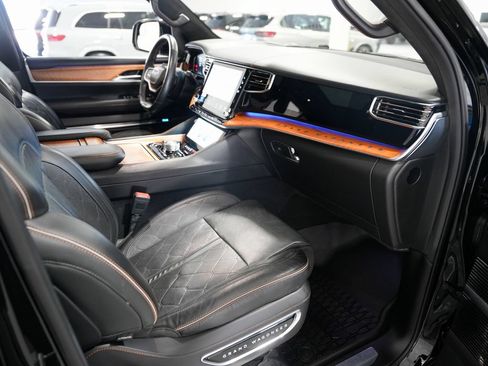 Used 2022 Jeep Grand Wagoneer Series III w/ Rear Seat Video Group 1 AWD/4WD image 27
