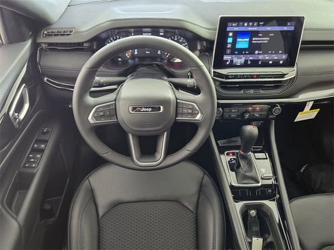 New 2026 Jeep Compass Latitude image 11