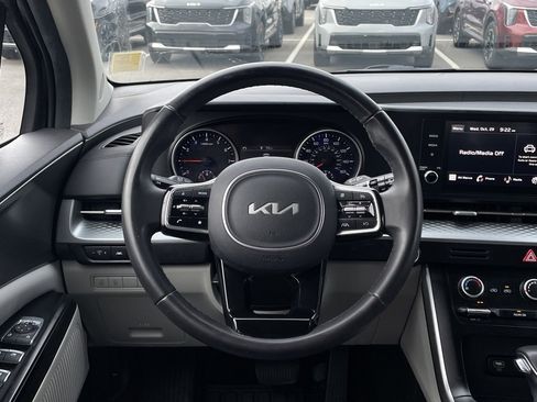 Certified 2023 Kia Carnival LX image 11