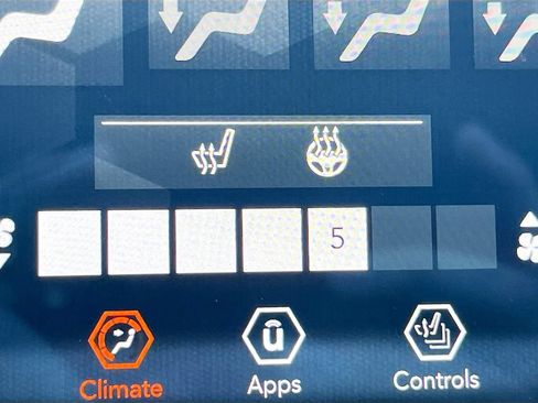 Used 2021 Jeep Cherokee Latitude Plus FWD image 19