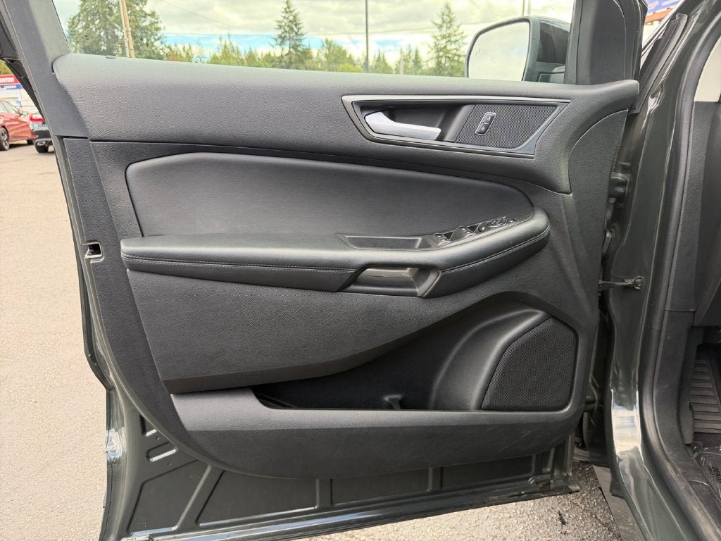 Used 2024 Ford Edge SE w/ Black Appearance Package AWD/4WD image 21