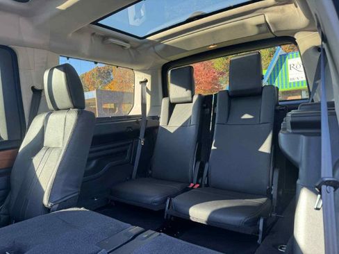 Used 2011 Land Rover LR4 HSE image 13