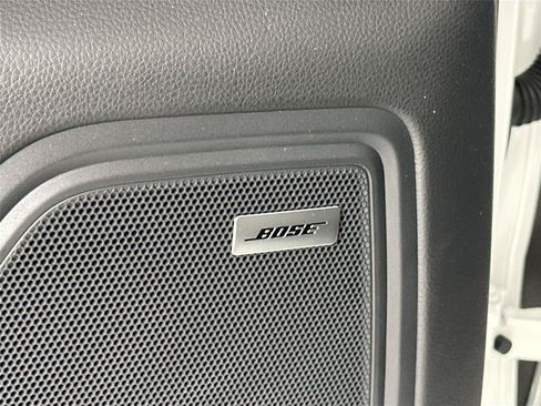 Certified 2025 Porsche Macan AWD/4WD image 34