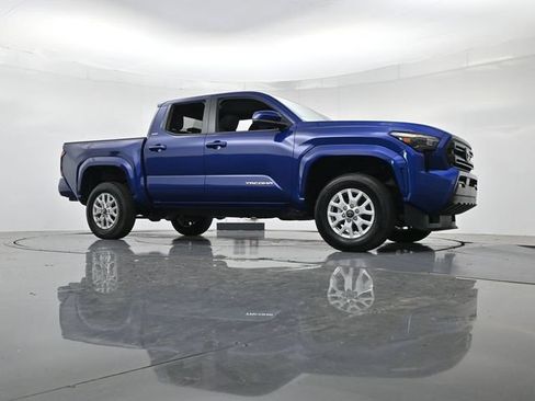 Used 2025 Toyota Tacoma SR5 RWD image 31