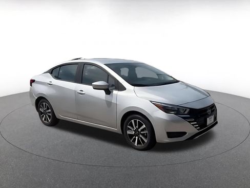 Used 2025 Nissan Versa SV FWD image 2