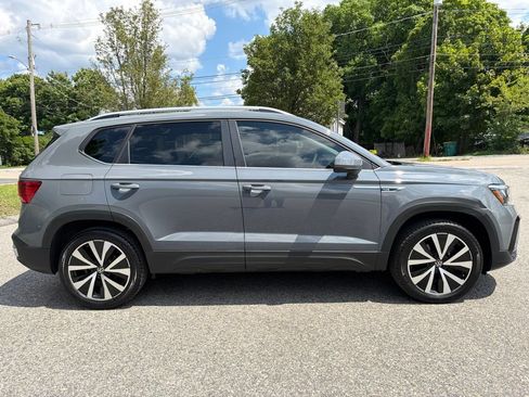 Used 2022 Volkswagen Taos SE AWD/4WD image 8