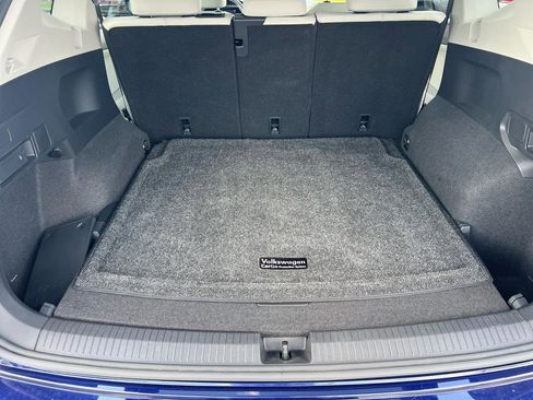 Used 2022 Volkswagen Tiguan SE w/ Panoramic Sunroof Package AWD/4WD image 16