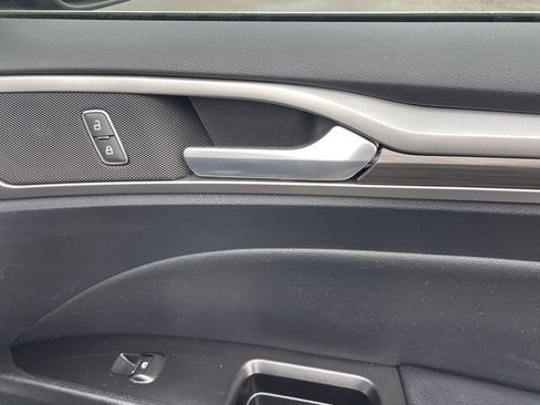 Used 2019 Ford Fusion SEL image 14