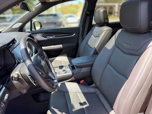 Certified 2025 Cadillac XT6 Sport w/ Technology Package AWD/4WD image 9