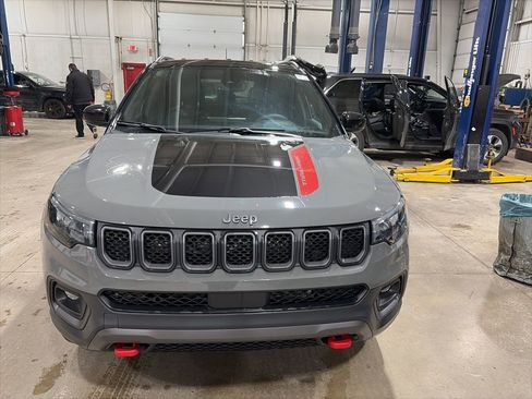 Used 2023 Jeep Compass Trailhawk w/ Trailhawk Convenience Group image 2