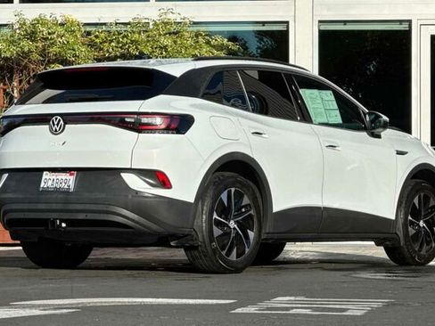 Used 2022 Volkswagen ID.4 Pro image 4