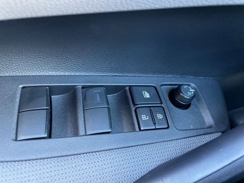 Used 2025 Toyota Corolla LE image 14