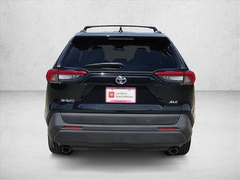 Used 2020 Toyota RAV4 XLE w/ Carpet Mat Package image 7