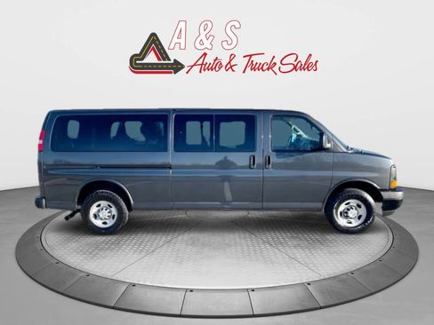 Used 2017 Chevrolet Express 3500 LS image 4